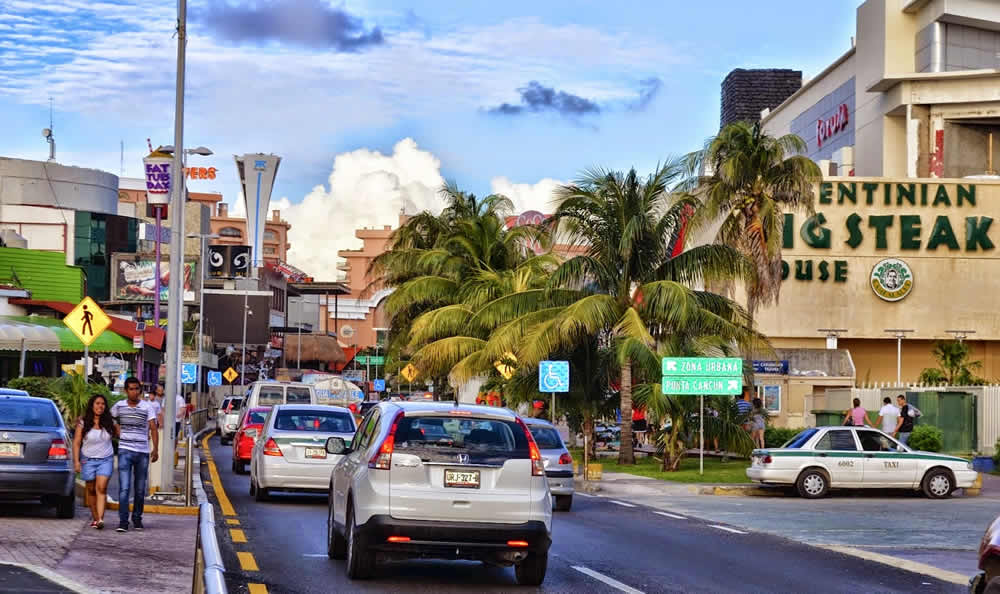 Avenida Kukulkán, Cancún