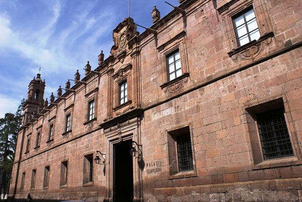 Del Palacio Clavijero al Carmen, Michoacán