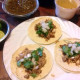 Preparando unos ricos tacos de Chambarete