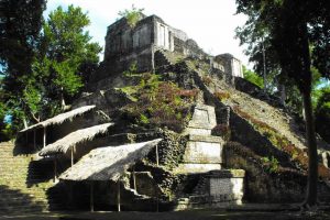 La bella Zona Arqueológica Dzibanché en Quintana Roo