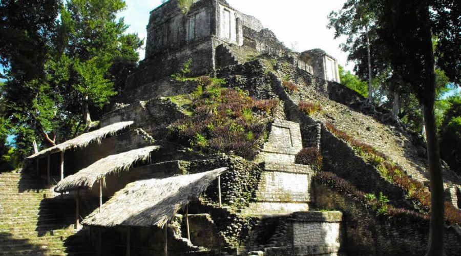 La bella Zona Arqueológica Dzibanché en Quintana Roo