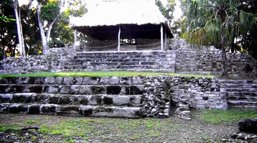 Zona Arqueológica Oxtankah en Quintana Roo