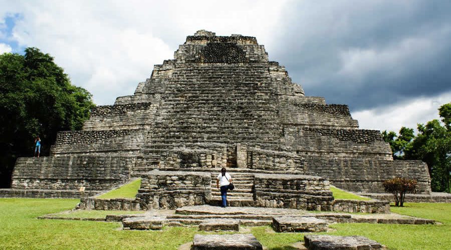 Recorriendo la Zona Arqueológica Chacchoben en Quintana Roo