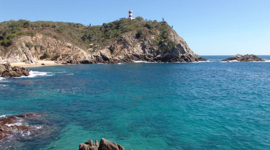 Faro de Bucerías en Michoacán