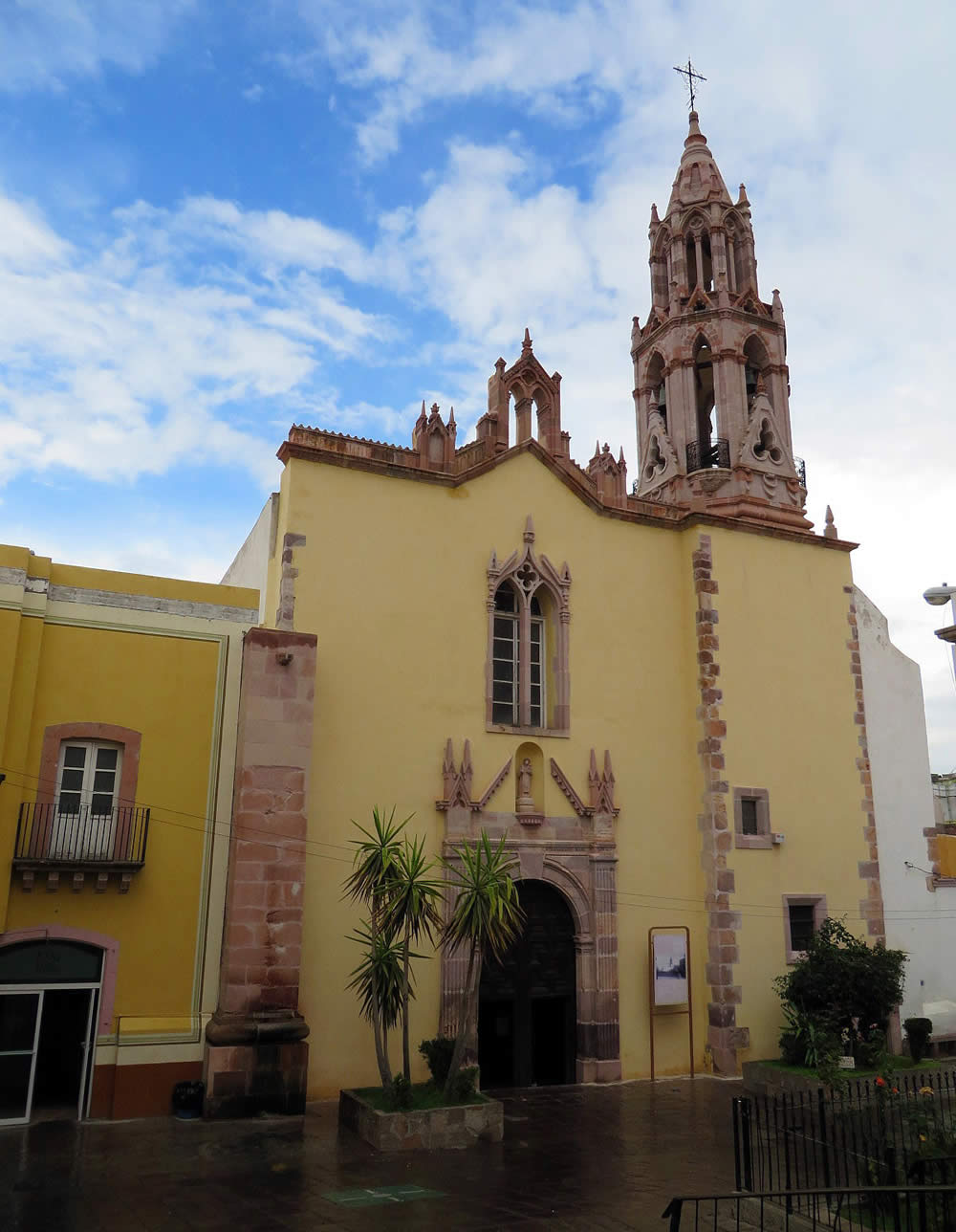 Templo y Plazuela de San Juan de Dios en Zacatecas - TuriMexico