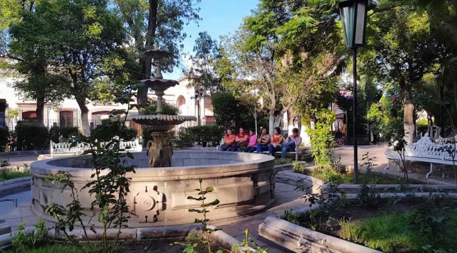 Recorriendo del Jardín Rafael Páez al Santuario de la Soledad en Jerez
